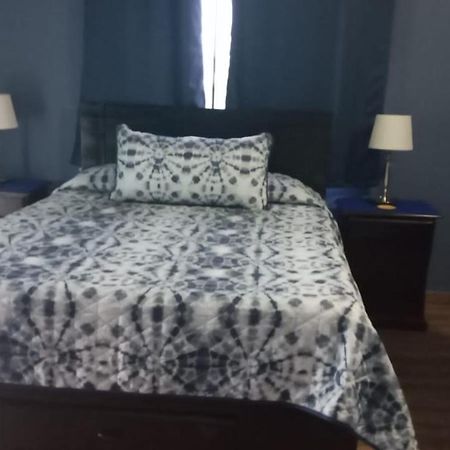 Bailey'S Bed And Breakfast Runaway Bay Bagian luar foto