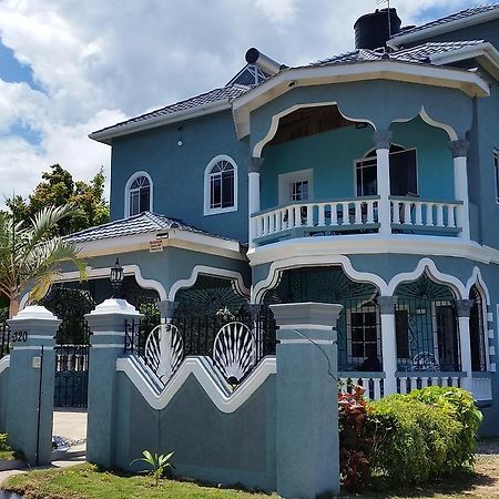 Bailey'S Bed And Breakfast Runaway Bay Bagian luar foto
