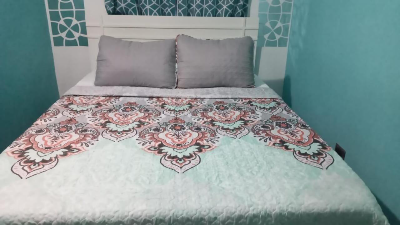 Bailey'S Bed And Breakfast Runaway Bay Bagian luar foto