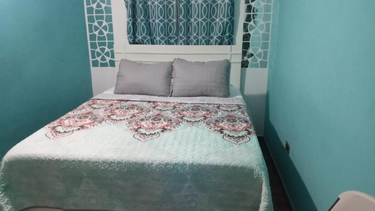 Bailey'S Bed And Breakfast Runaway Bay Bagian luar foto