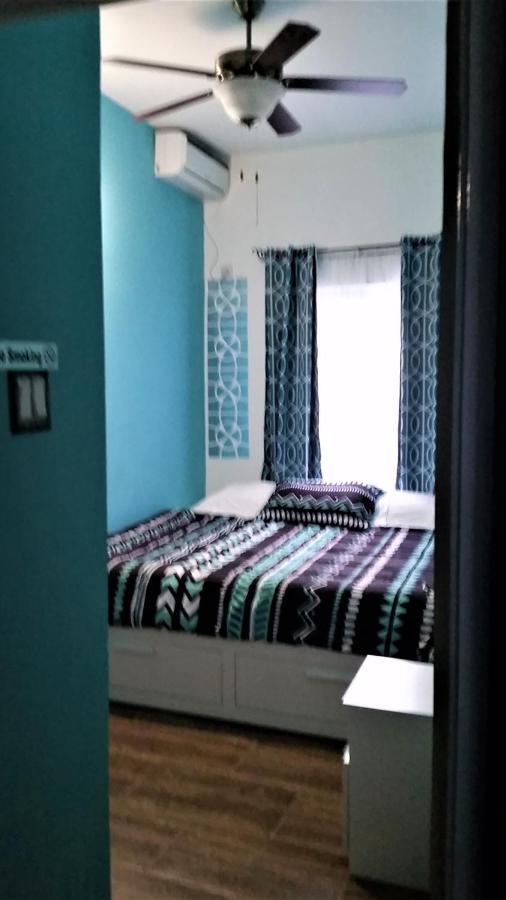 Bailey'S Bed And Breakfast Runaway Bay Bagian luar foto