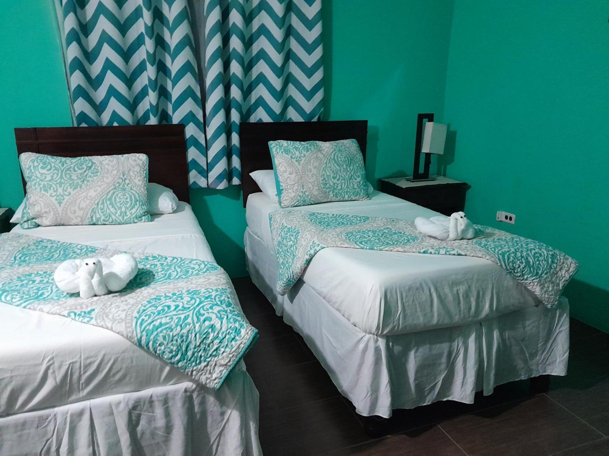 Bailey'S Bed And Breakfast Runaway Bay Bagian luar foto