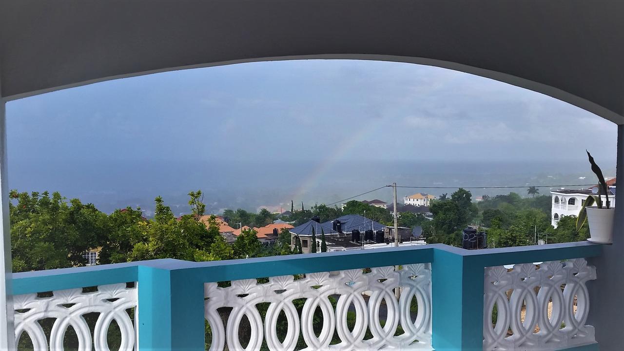 Bailey'S Bed And Breakfast Runaway Bay Bagian luar foto