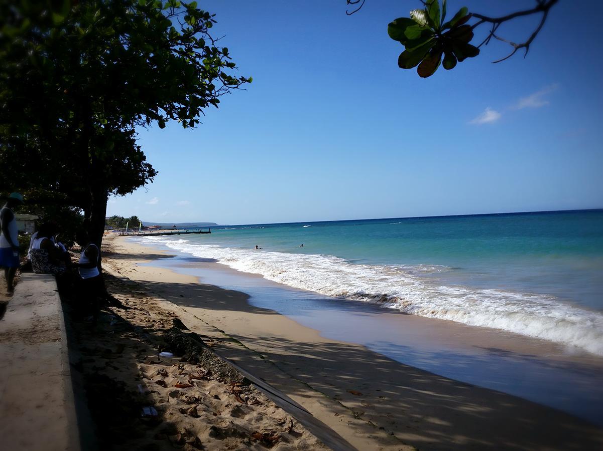 Bailey'S Bed And Breakfast Runaway Bay Bagian luar foto