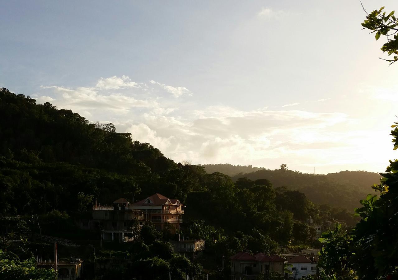 Bailey'S Bed And Breakfast Runaway Bay Bagian luar foto