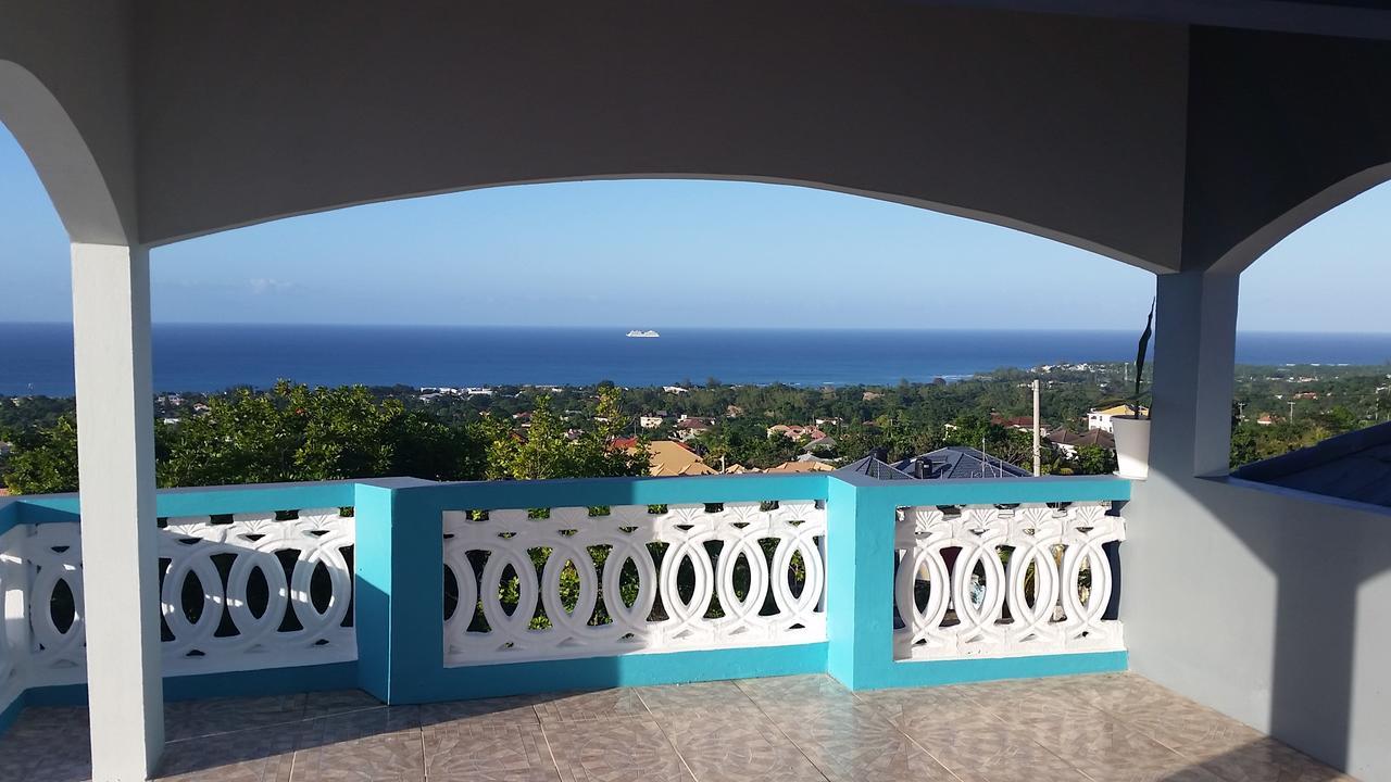 Bailey'S Bed And Breakfast Runaway Bay Bagian luar foto
