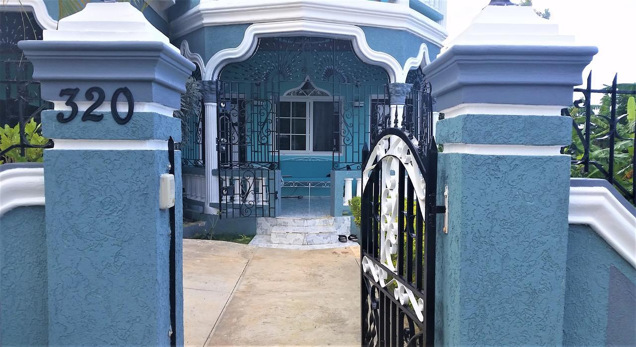 Bailey'S Bed And Breakfast Runaway Bay Bagian luar foto