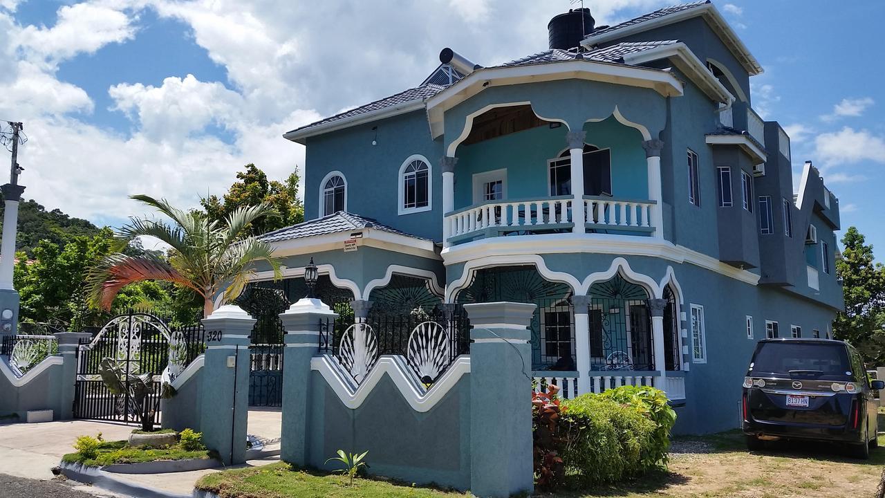 Bailey'S Bed And Breakfast Runaway Bay Bagian luar foto