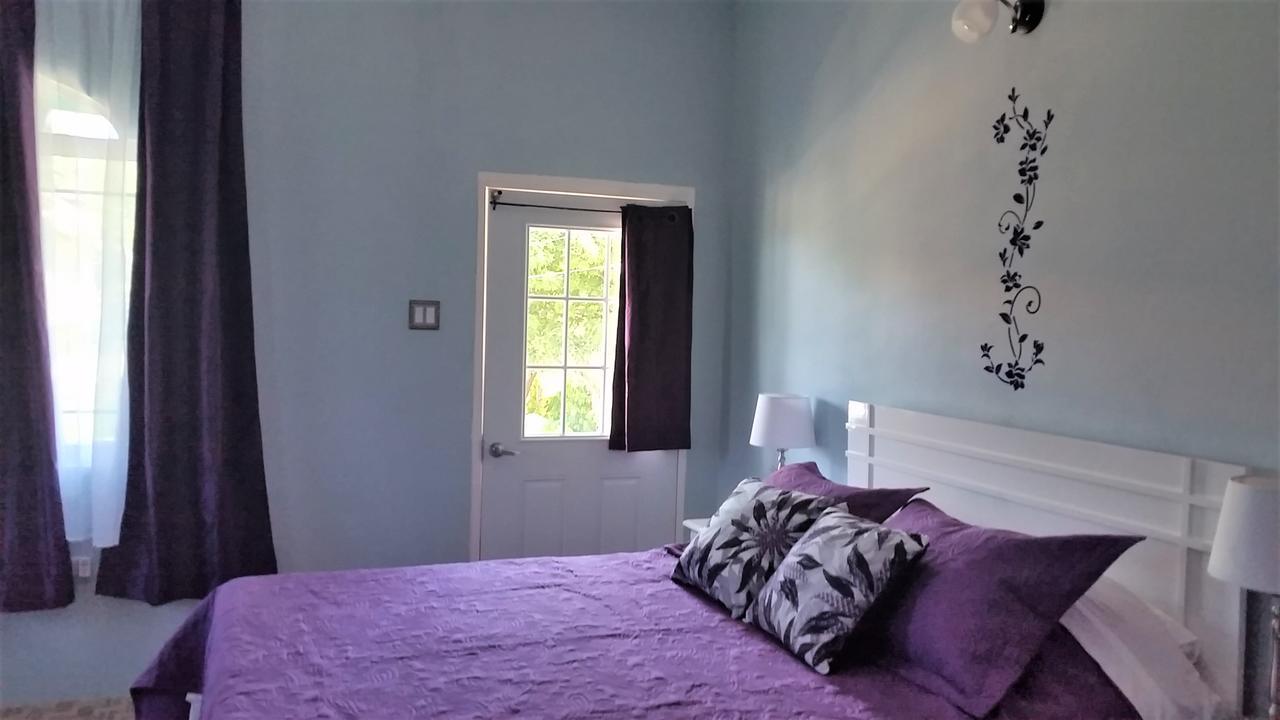 Bailey'S Bed And Breakfast Runaway Bay Bagian luar foto