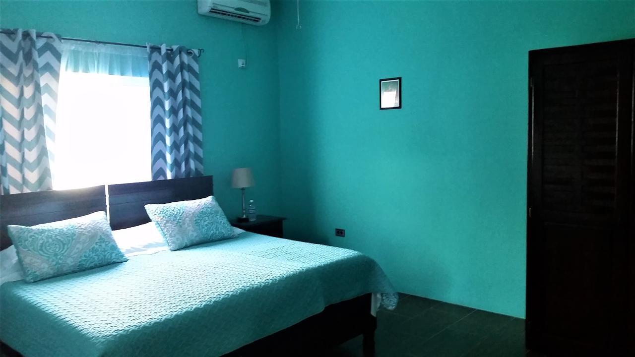 Bailey'S Bed And Breakfast Runaway Bay Bagian luar foto