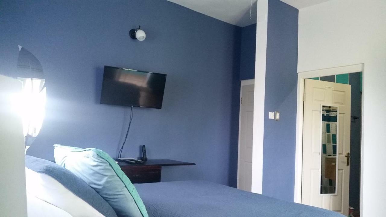 Bailey'S Bed And Breakfast Runaway Bay Bagian luar foto